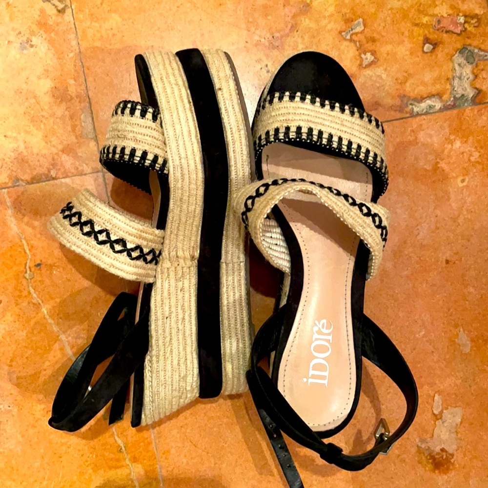 Black and cream beachy wedges